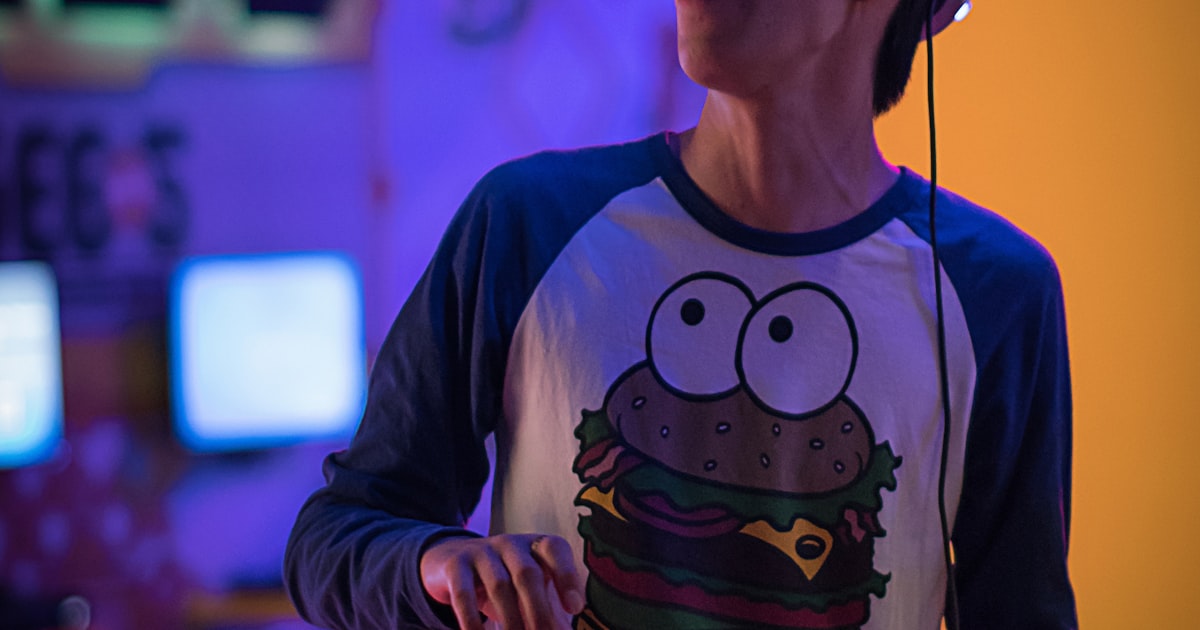 Realta aumentata nella moda: prova virtuale, specchi magici e risultati concreti